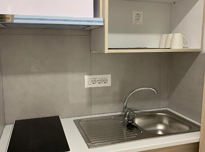 Pals Pefkos 公寓式酒店 3*