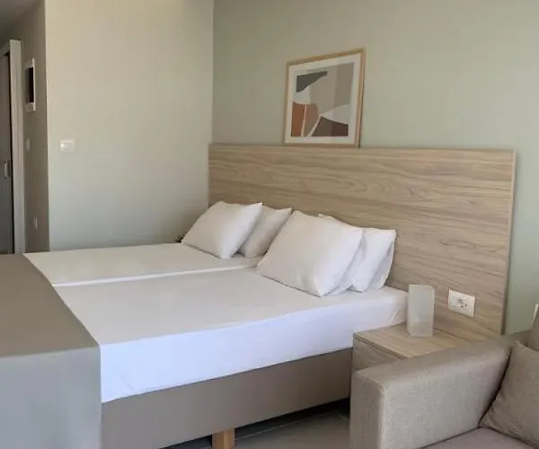 Pals Pefkos 公寓式酒店 3*